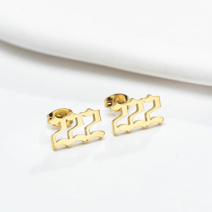 Orecchini minimalisti con numero angelico 