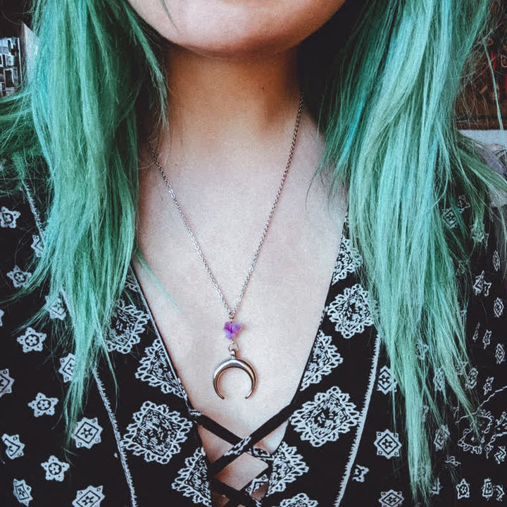Olivenorma "LUNATHYST" - Collana con ciondolo a forma di luna stregata in ametista