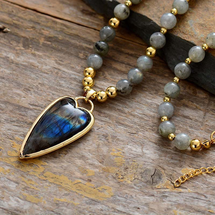 Collana con ciondolo a forma di cuore lungo in labradorite Olivenorma