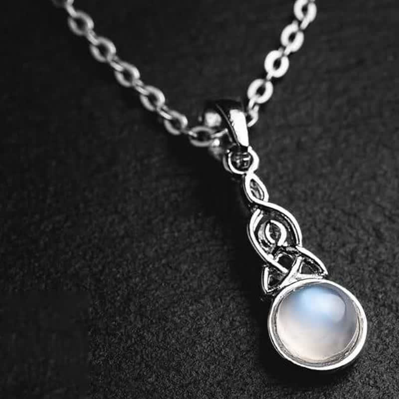 Collana con pietra di luna e nodo celtico