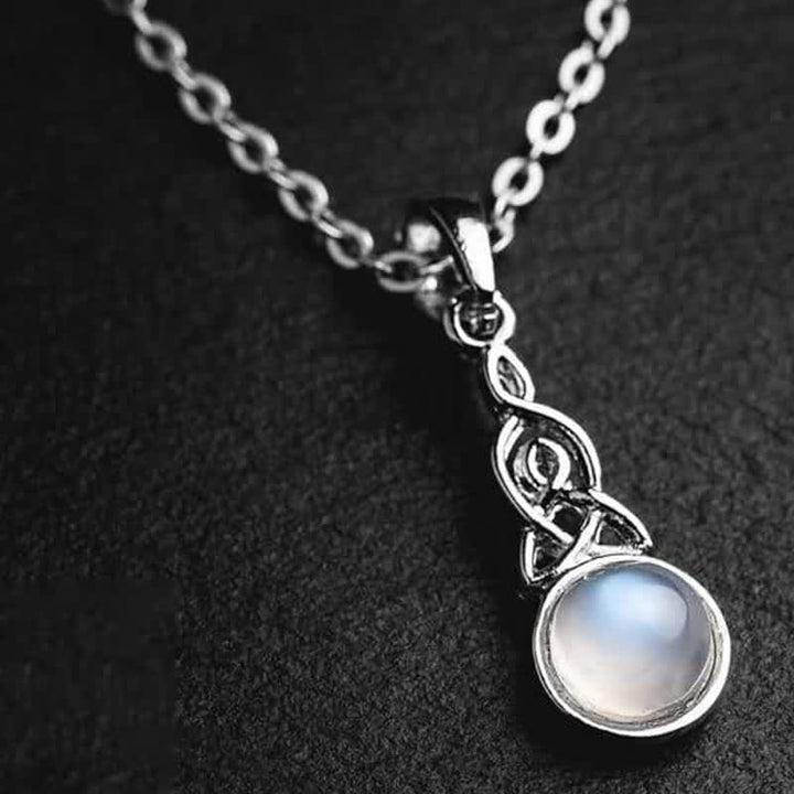 Collana con pietra di luna e nodo celtico