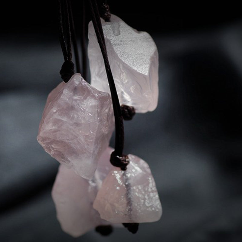 Collana con pietra preziosa di quarzo rosa naturale