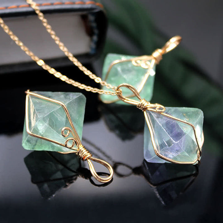 Collana con pietra preziosa ottaedrica di fluorite naturale Olivenorma 