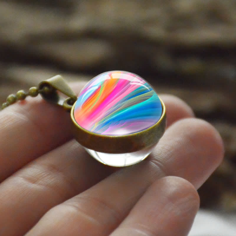 Collana colorata con palla di vetro tridimensionale