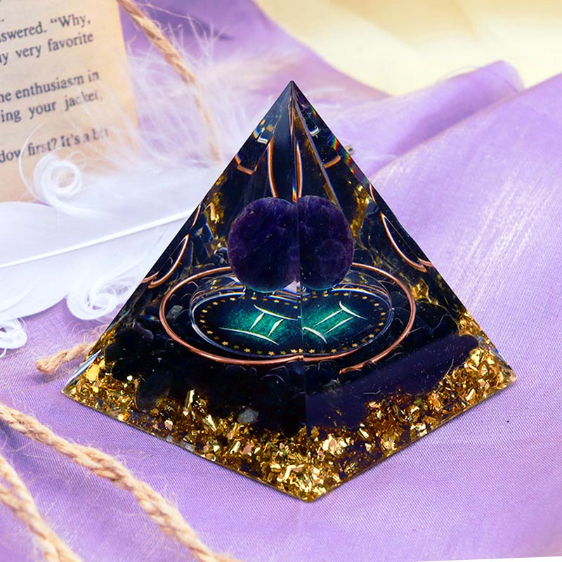 Sfera di ametista Olivenorma con piramide di orgone dello zodiaco Gemelli in ossidiana 
