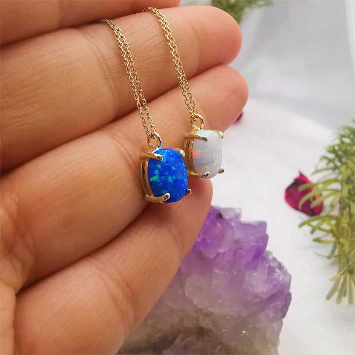 Collana Olivenorma in rame placcato oro 18k con opale bianco blu