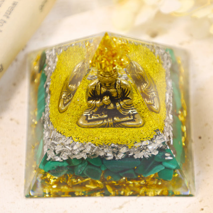 Malachite Olivenorma con piramide di orgone di protezione del Buddha