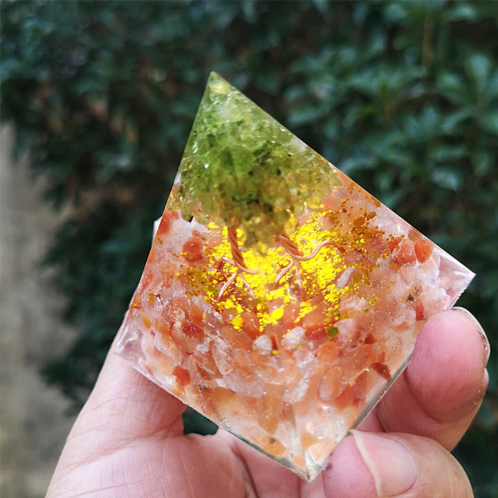 Olivenorma Sun Stone Peridot Albero della vita Orgone Pyramid