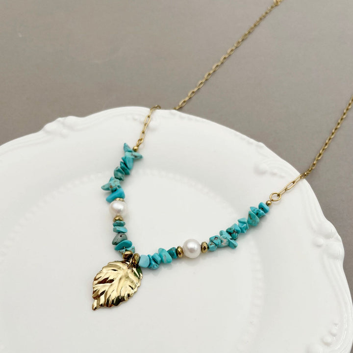 Collana con ciondolo con foglie turchesi irregolari naturali Olivenorma