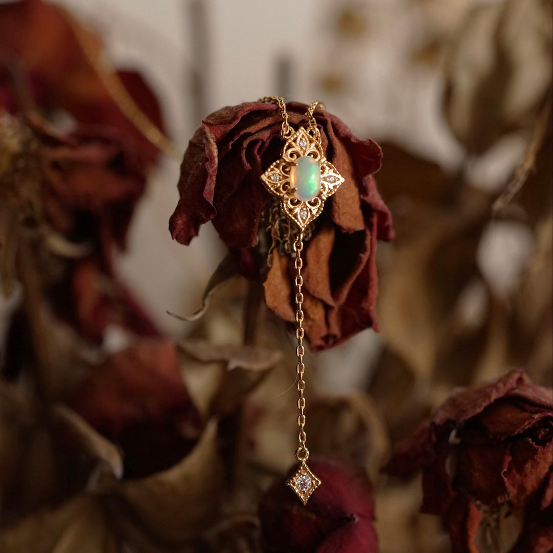 Collana Olivenorma Vintage Petali Opale in oro 14k