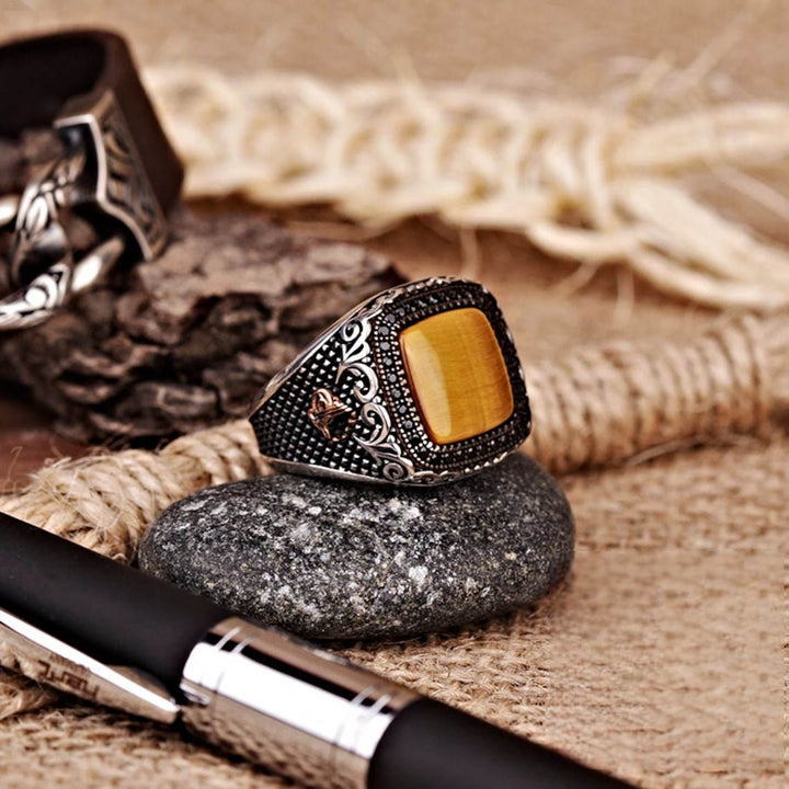 Anello da uomo Olivenorma in metallo con occhio di tigre inciso