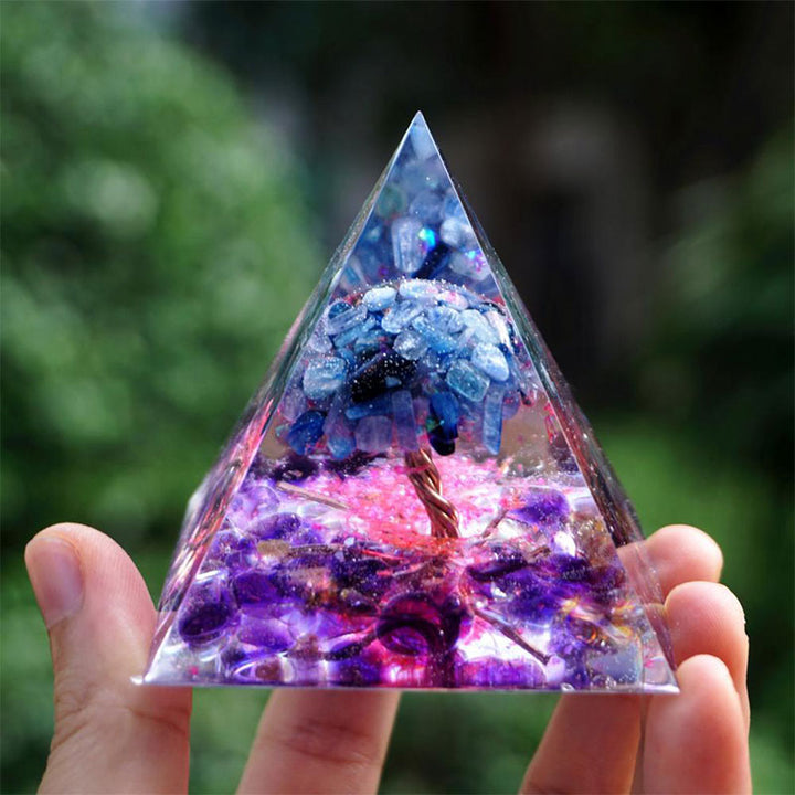 Piramide di orgone di cianite dell'albero della vita Olivenorma con cristallo di ametista 