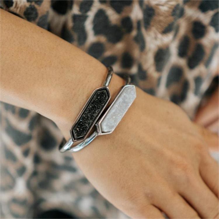 Olivenorma Bracciale rigido in rame e metallo con cristalli naturali 