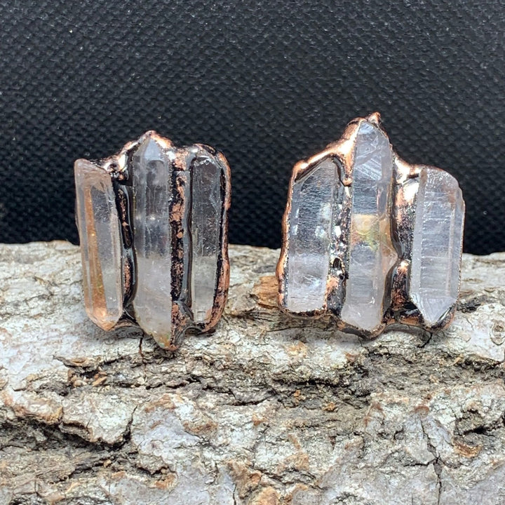 Anello regolabile con combinazione tripla irregolare in quarzo ialino naturale Olivenorma