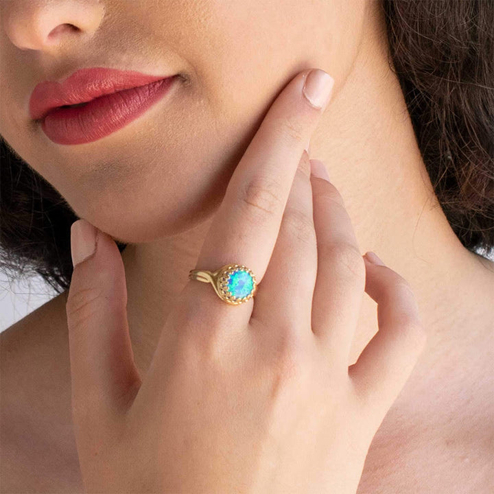 Olivenorma "Peace Energy" - Anello in opale blu placcato oro su argento sterling 925