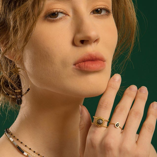 Anello con gemma a forma di stella a otto punte e doppia fila di girasole Olivenorma