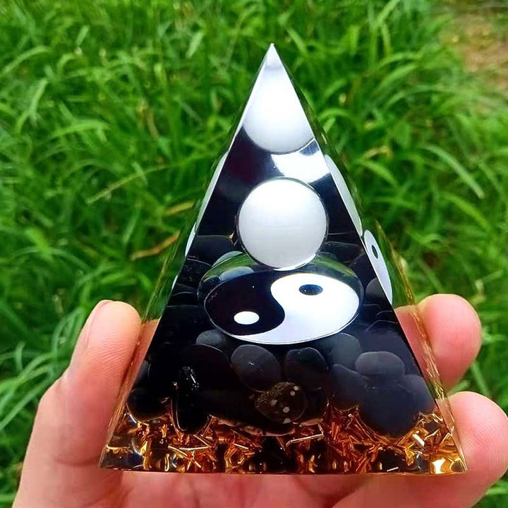 Piramide di giada bianca con ossidiana Olivenorma orgone curativo