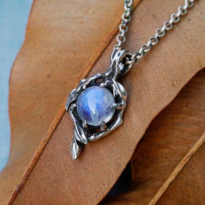 Collana con ciondolo a forma di goccia di fiamma in pietra di luna Olivenorma
