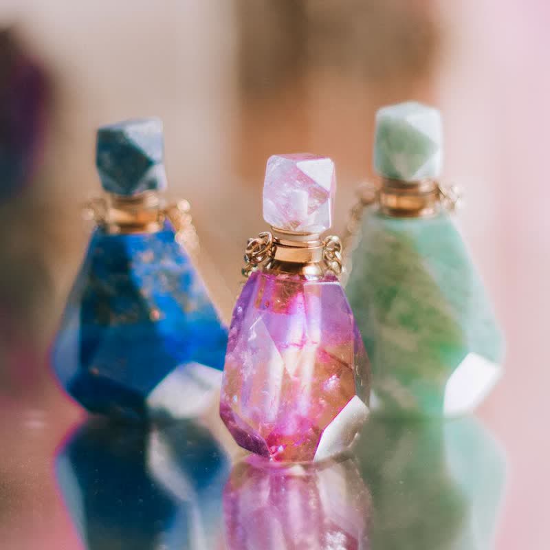 Collana con bottiglia di profumo di cristallo