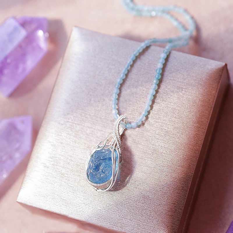 Collana con ciondolo fatto a mano in cristallo grezzo naturale Olivenorma 