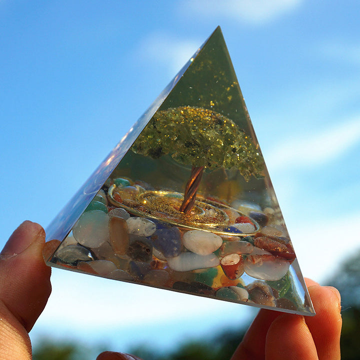 Piramide di orgone dell'albero della vita di fluorite Olivenorma con peridoto 