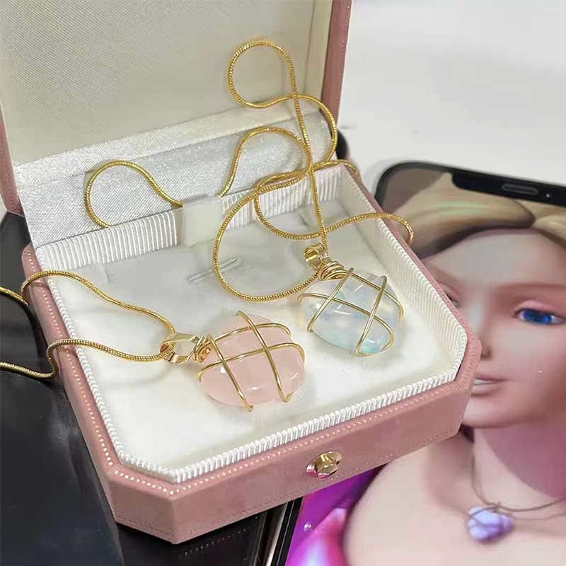 Collana con pietra preziosa a forma di cuore in quarzo rosa Olivenorma 