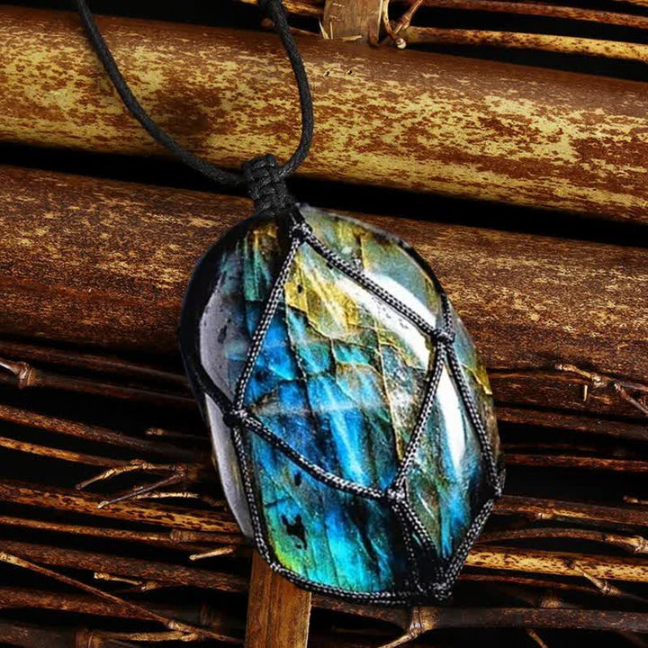 Collana in pietra di labradorite naturale con cuore di drago avvolto in Olivenorma