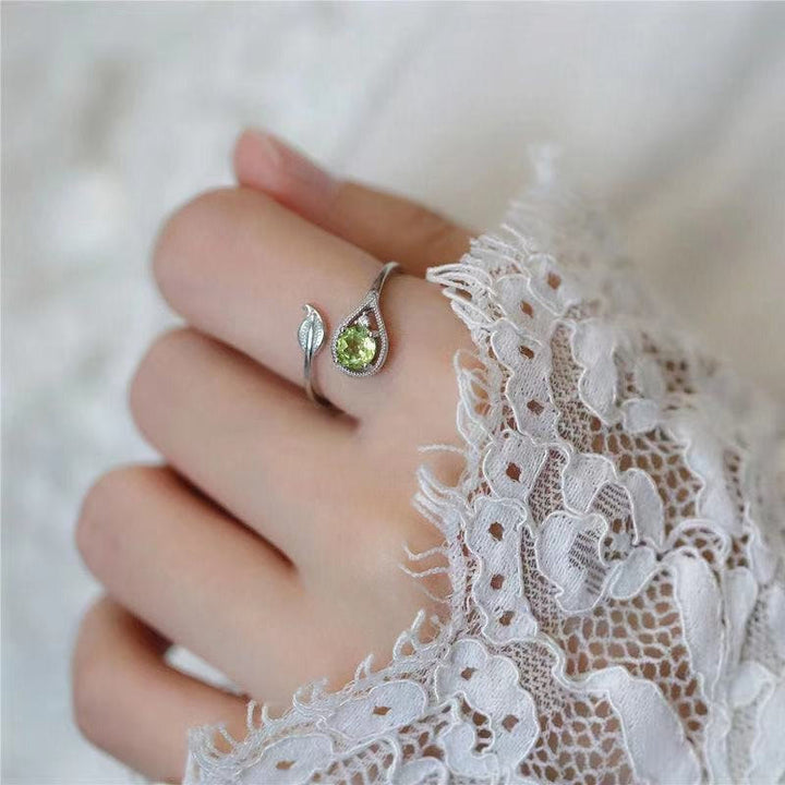 Anello Olivenorma Vintage con foglia di peridoto delicato