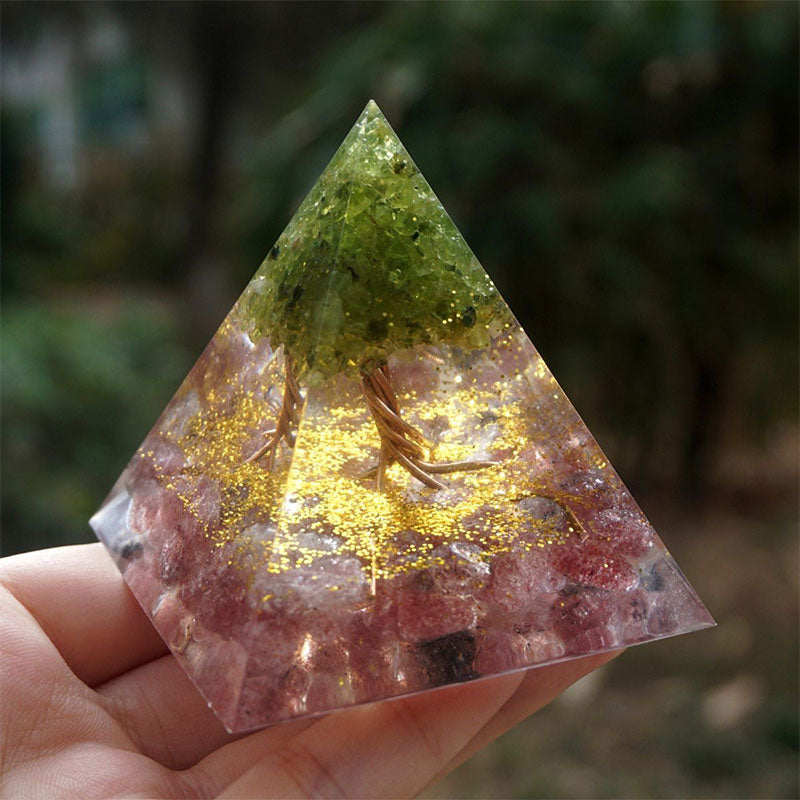 Piramide di orgone di peridoto e quarzo fragola dell'albero della vita Olivenorma