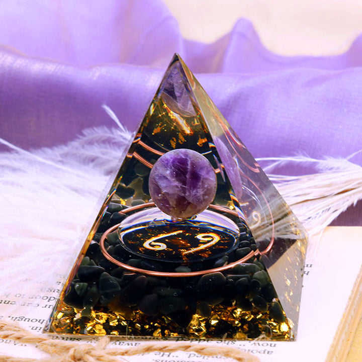 Sfera di ametista Olivenorma con piramide di orgone dello zodiaco Cancro in ossidiana