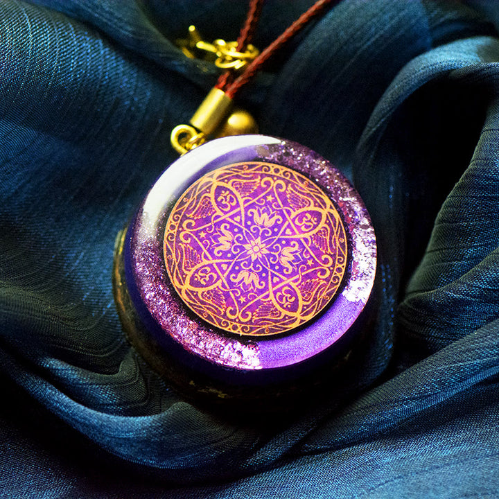 Collana con ciondolo totem geometrico in ametista e mandala sonora Olivenorma Orgone