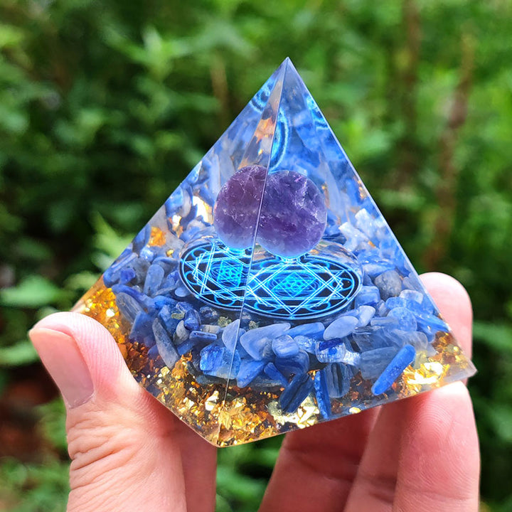 Piramide di Orgone con Cianite Olivenorma e Sfera di Ametista