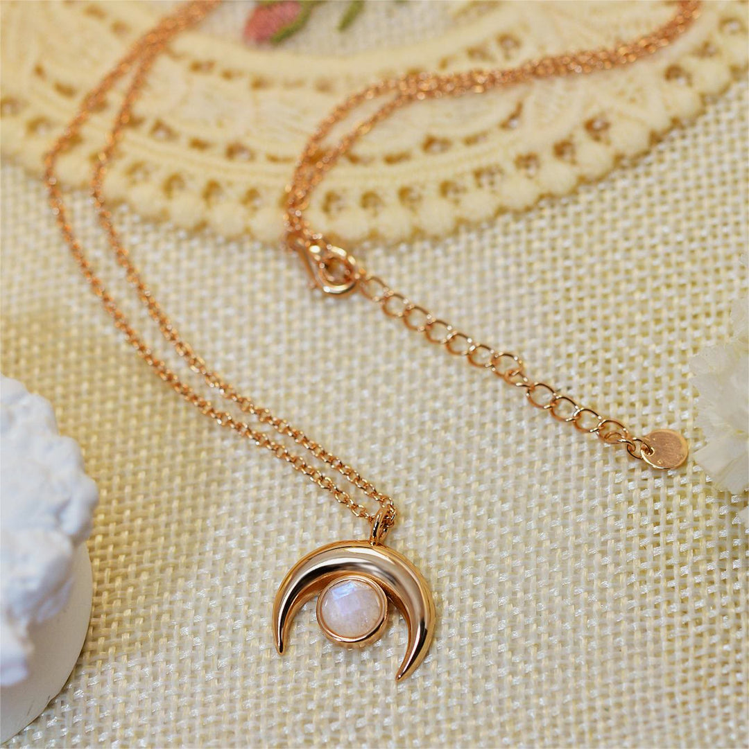 Collana con ciondolo a forma di luna in pietra di luna naturale Olivenorma