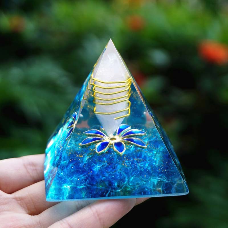 Piramide di orgone di quarzo ialino calcedonio blu Olivenorma 