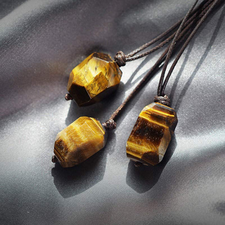 Collana con pietra preziosa di protezione naturale dell'occhio di tigre