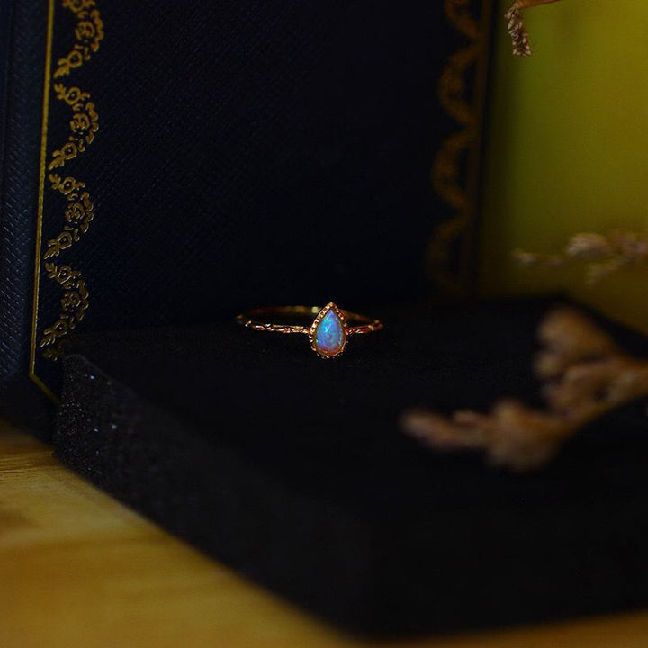 Anello vintage "Water Drop" Olivenorma con opale 