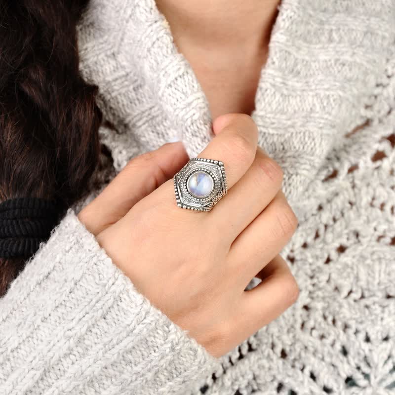 Anello in argento con pietra di luna retrò Bohemia