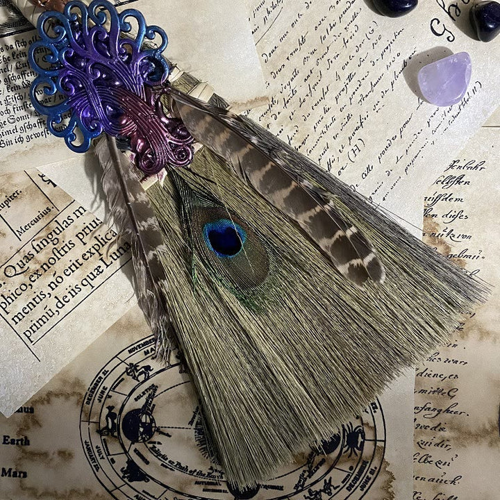 Ornamento rituale della strega della scopa di cristallo Olivenorma