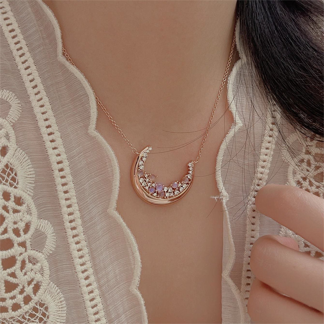 Collana con ciondolo a forma di mezzaluna in pietra di luna naturale Olivenorma S925