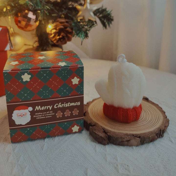 Candela di Natale con calzino a forma di palla di filato per guanto inciso Olivenorma 