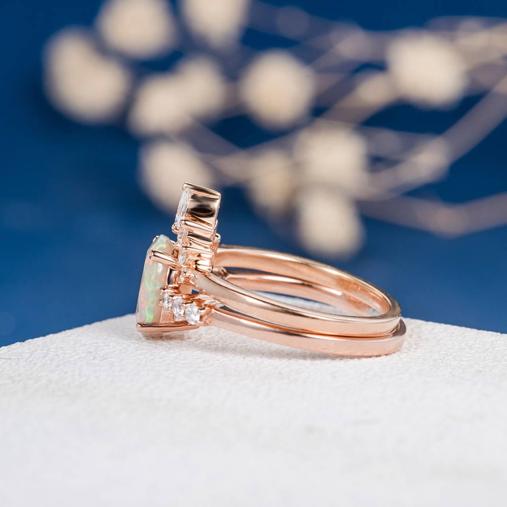 Olivenorma Anello di fidanzamento in oro rosa con opale ovale antico