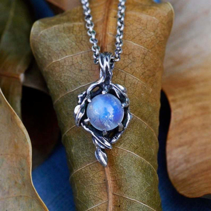 Collana con ciondolo a forma di goccia di fiamma in pietra di luna Olivenorma