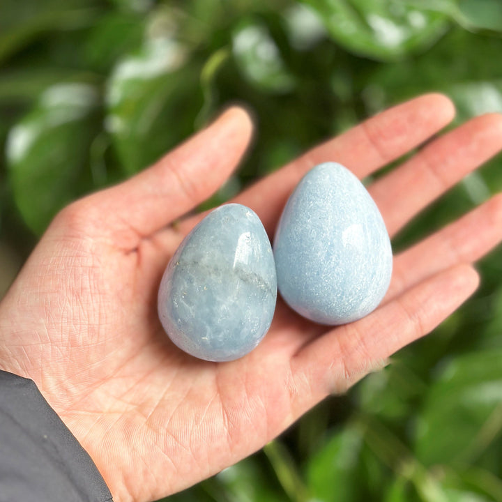 Olivenorma Uovo di cristallo a forma di uovo blu acquamarina lucidato 