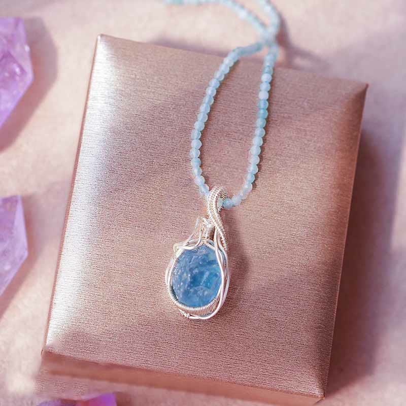 Collana con ciondolo fatto a mano in cristallo grezzo naturale Olivenorma 