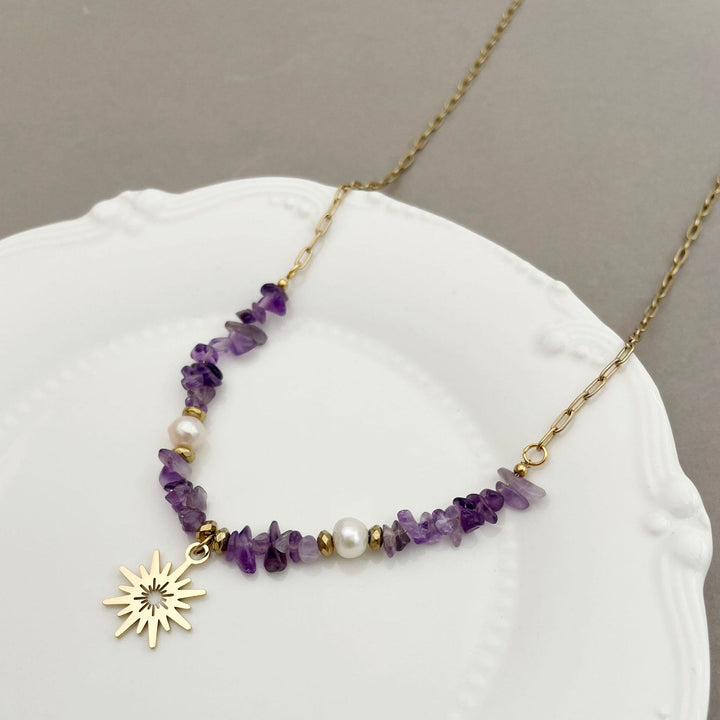 Collana con ciondolo a forma di stella a 16 punte con perle di ametista irregolari Olivenorma
