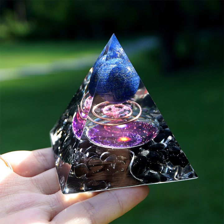 Sfera di lapislazzuli Olivenorma con piramide di orgone di ossidiana