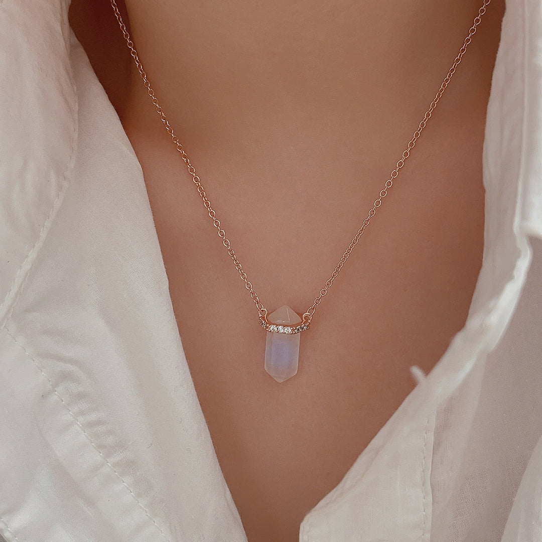 Collana con ciondolo in cristallo di pietra lunare a colonna esagonale Olivenorma S925 