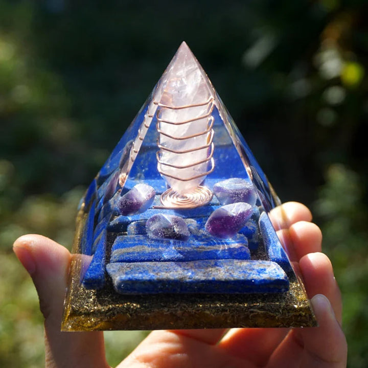 Pilastro di quarzo rosa Olivenorma con piramide di orgone di lapislazzuli 