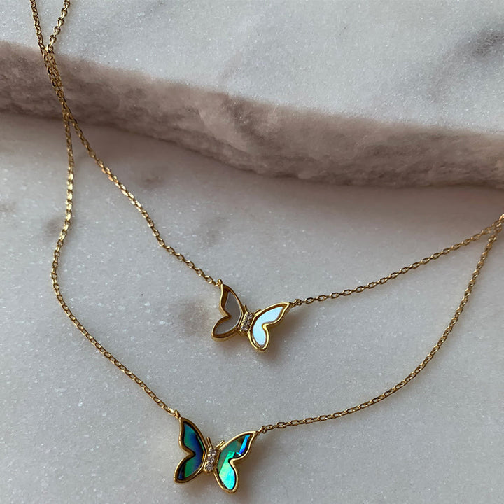 Collana in oro placcato rame con farfalla in conchiglia naturale Olivenorma 
