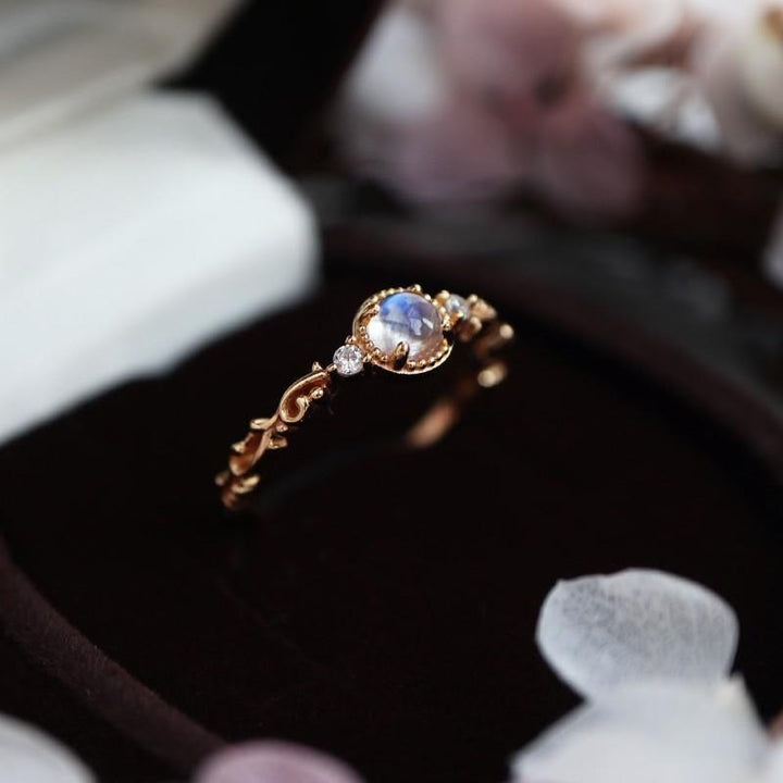 Anello delicato con zircone naturale in pietra di luna Olivenorma